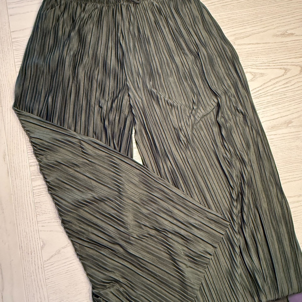 Zenana Outfitters Hunter Green pleated Flare Pants